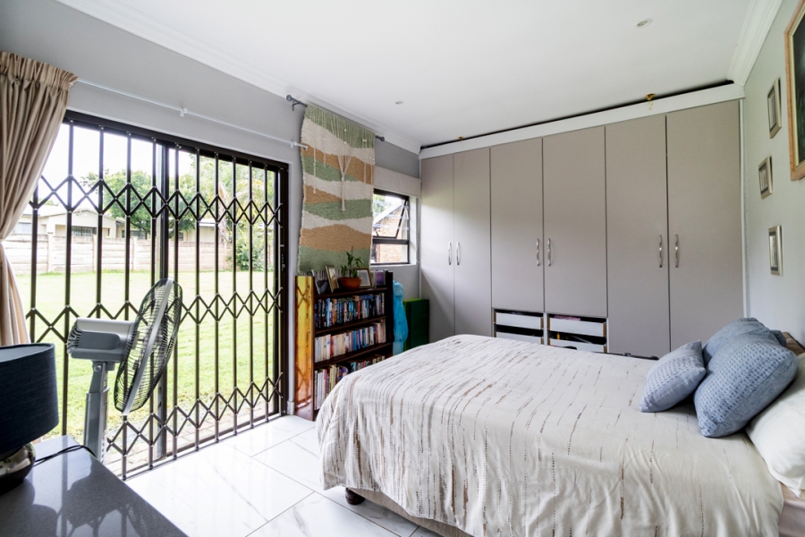 8 Bedroom Property for Sale in Ifafi North West